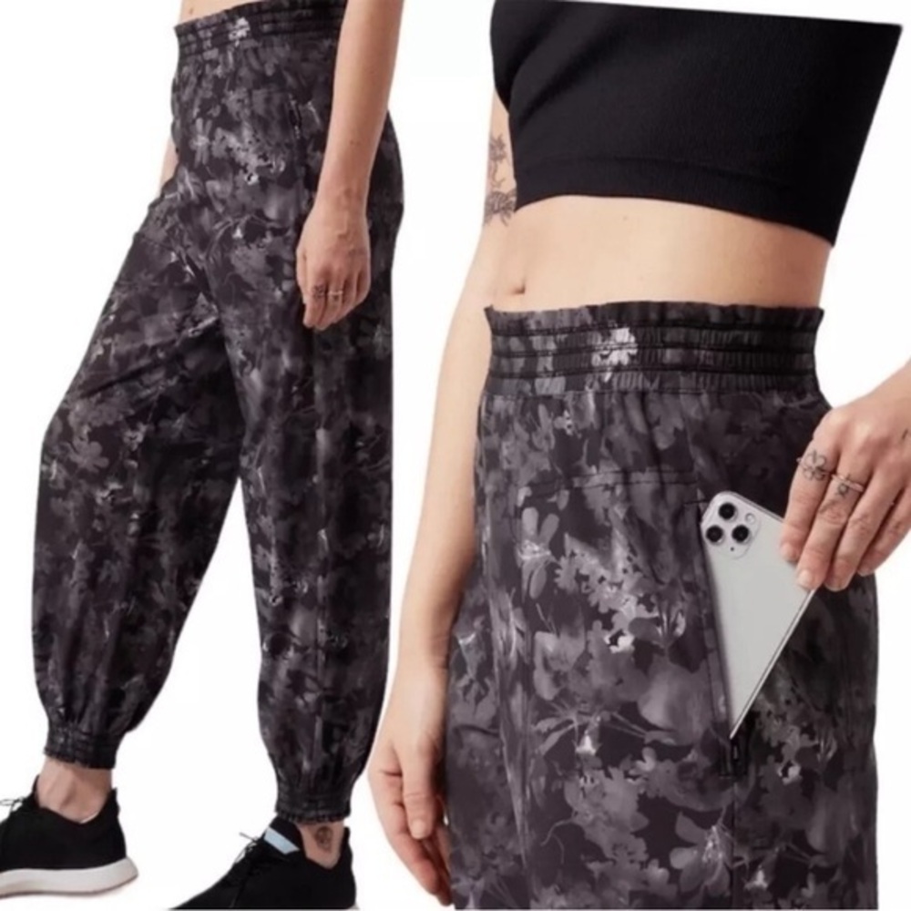 Athleta Women's Savannah Jogger in Lumen Floral 4